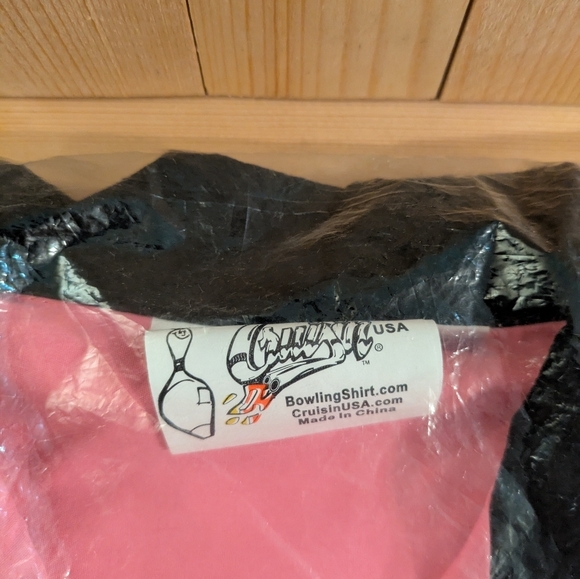 Crusing Pink Bowling Shirt with Black Accents Size Sm Nwt - Picture 4 of 8